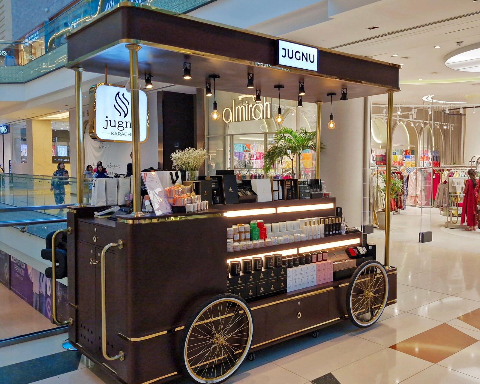 Lahore, We're Here! Jugnu Opens First Retail Outlet in Dolmen Mall, Lahore!